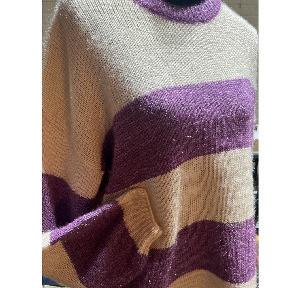 Weekend by Suzanne Betro L/XL purple and white sweater with shiny accent thread
